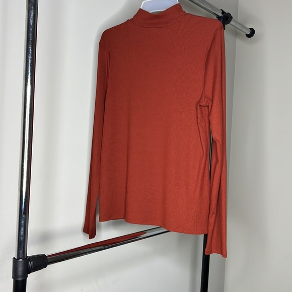 Fitted Turtle Neck - Picture 2 of 2